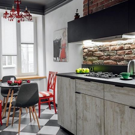 Apartment On Hnatiuka With Parking Lviv Exterior foto