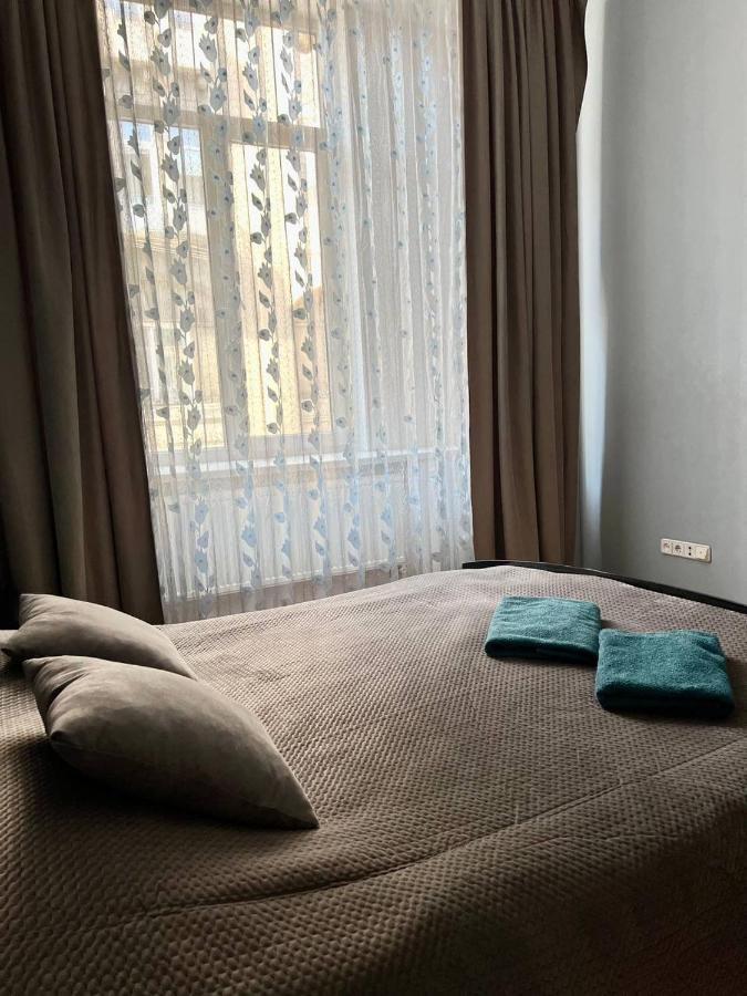 Apartment On Hnatiuka With Parking Lviv Exterior foto