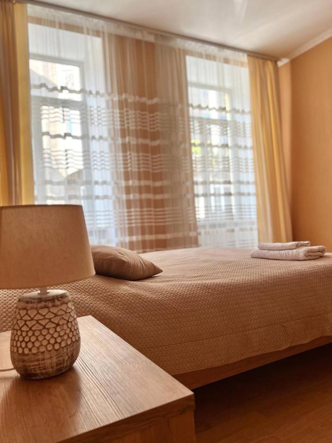 Apartment On Hnatiuka With Parking Lviv Exterior foto