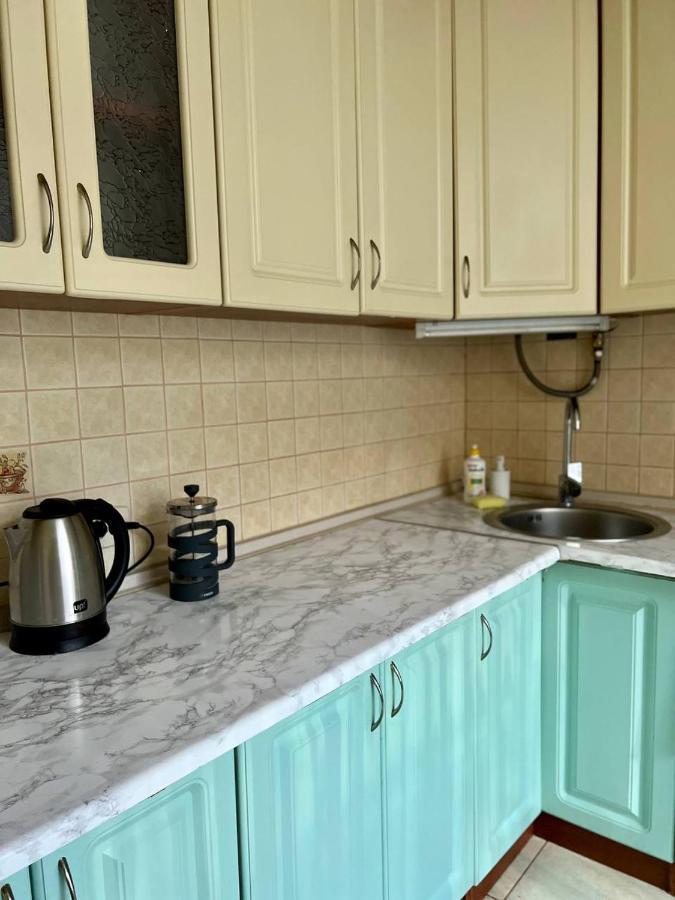 Apartment On Hnatiuka With Parking Lviv Exterior foto